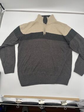 Men's Quarter Zip-Neck Colorblock Sweater in Gray & Cream